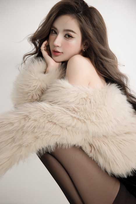 Jennifer 4